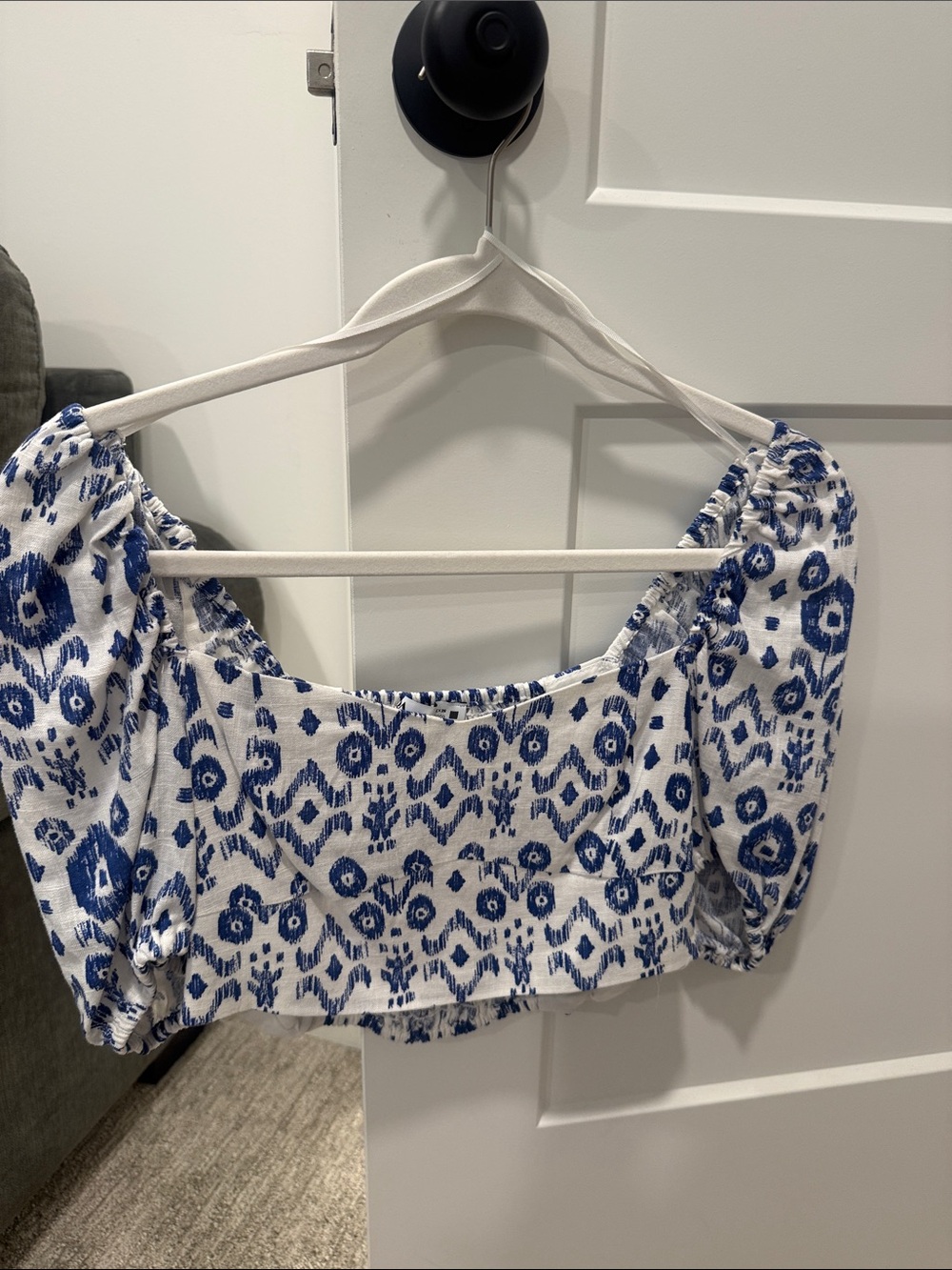Zara White and Blue Printed Puff-Sleeve Crop Top